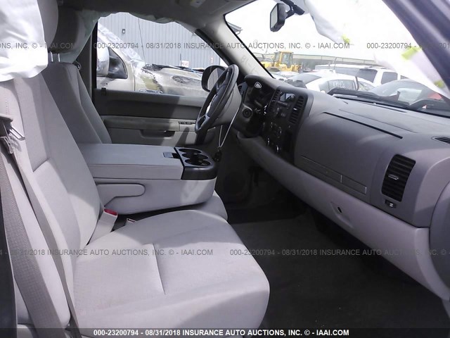 1GTR2VE73DZ123457 - 2013 GMC SIERRA K1500 SLE WHITE photo 5