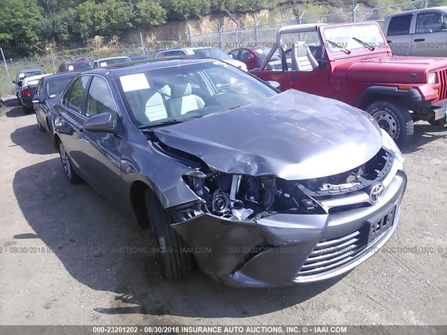 4T1BF1FK8FU882425 - 2015 TOYOTA CAMRY LE/XLE/SE/XSE 灰色 照片 1