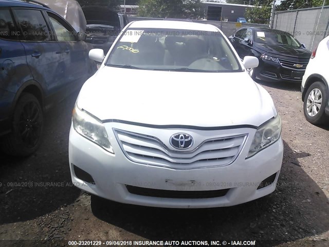 4T4BF3EK7BR117719 - 2011 TOYOTA CAMRY SE/LE/XLE თეთრი ფოტო 6