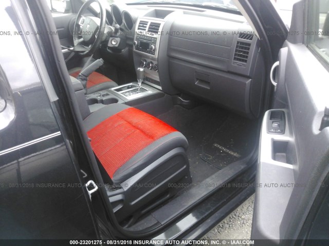 1D8GU58638W168363 - 2008 DODGE NITRO R/T BLACK photo 5