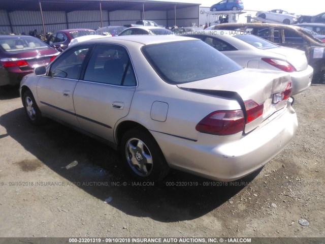 3HGCG6654YG701650 - 2000 HONDA ACCORD LX GOLD photo 3