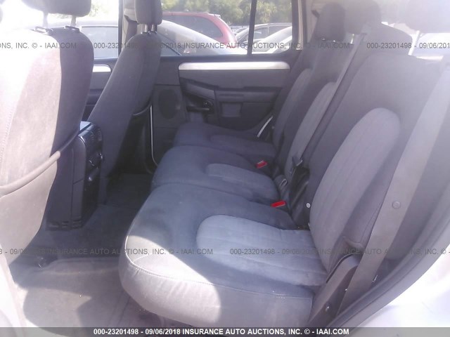 4M2DU86W54UJ07666 - 2004 MERCURY MOUNTAINEER  SILVER photo 8