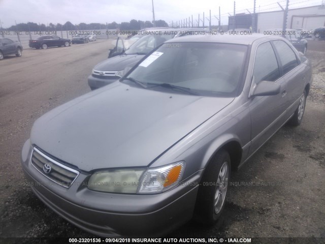4T1BF22K0YU103520 - 2000 TOYOTA CAMRY LE/XLE GRAY photo 2