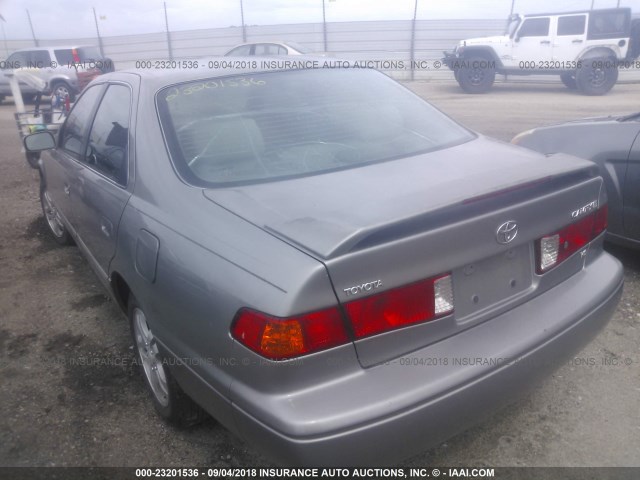 4T1BF22K0YU103520 - 2000 TOYOTA CAMRY LE/XLE GRAY photo 3