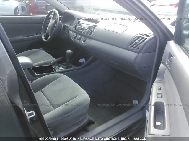 4T1BE32K22U548311 - 2002 TOYOTA CAMRY LE/XLE/SE Boz foto 5