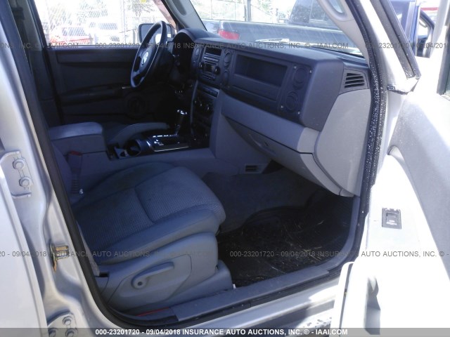 1J8HG48PX7C647899 - 2007 JEEP COMMANDER SILVER photo 5