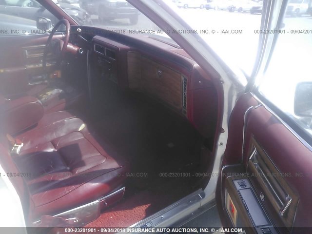 1G6DW6982F9739289 - 1985 CADILLAC FLEETWOOD BROUGHAM WHITE photo 5