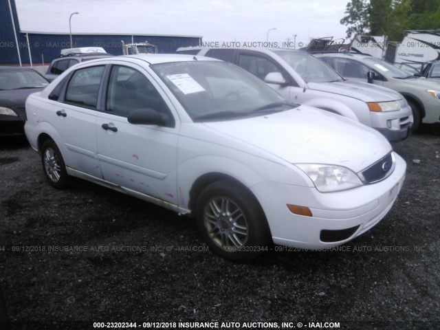 1FAFP34N87W206810 - 2007 FORD FOCUS ZX4/S/SE/SES WHITE photo 1