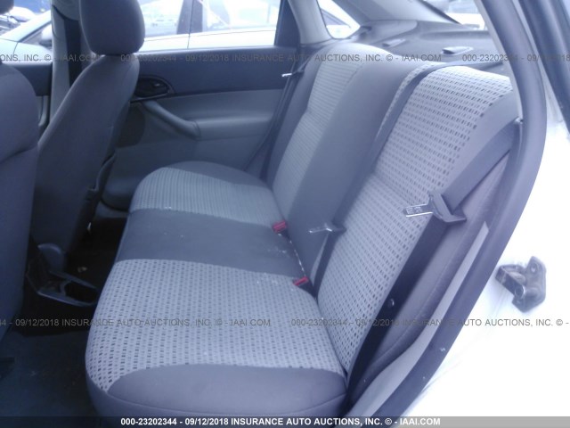 1FAFP34N87W206810 - 2007 FORD FOCUS ZX4/S/SE/SES 白色 照片 8