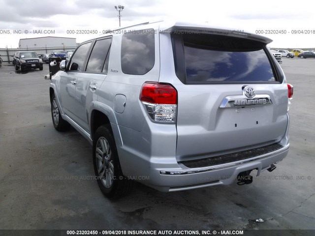 JTEZU5JR0D5058393 - 2013 TOYOTA 4RUNNER SR5/LIMITED SILVER photo 3