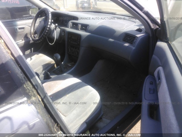 4T1BG22K8XU902490 - 1999 TOYOTA CAMRY CE/LE/XLE 灰色 照片 5