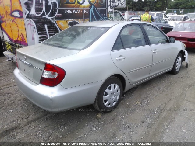 JTDBE32K620047305 - 2002 TOYOTA CAMRY LE/XLE/SE SILVER photo 4