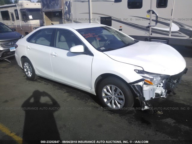 4T4BF1FK9GR524628 - 2016 TOYOTA CAMRY LE/XLE/SE/XSE 白色 照片 1