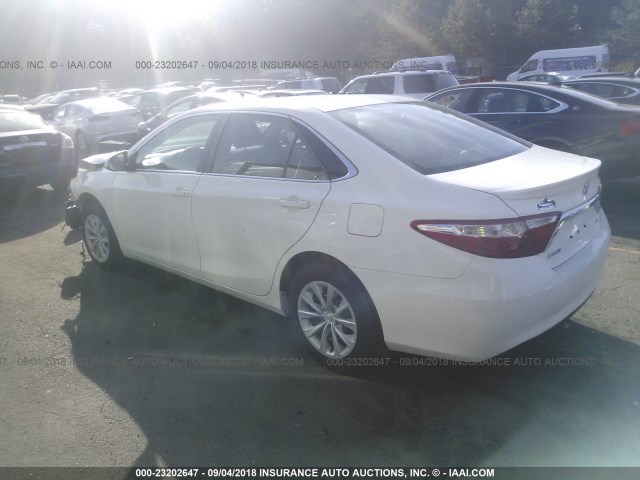 4T4BF1FK9GR524628 - 2016 TOYOTA CAMRY LE/XLE/SE/XSE WHITE photo 3