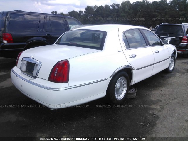 1LNFM81WXWY680155 - 1998 LINCOLN TOWN CAR EXECUTIVE WHITE photo 4