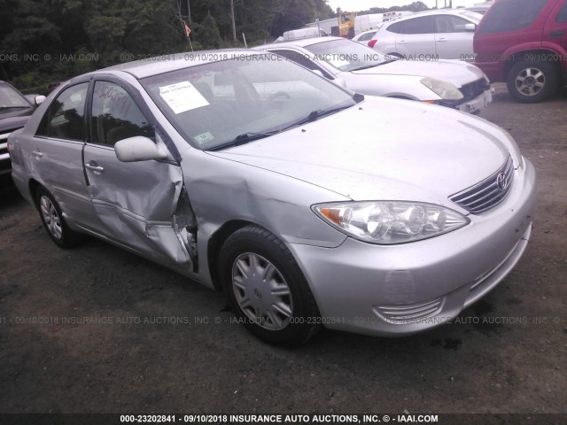 4T1BE32K05U076081 - 2005 TOYOTA CAMRY LE/XLE/SE 银色 照片 1