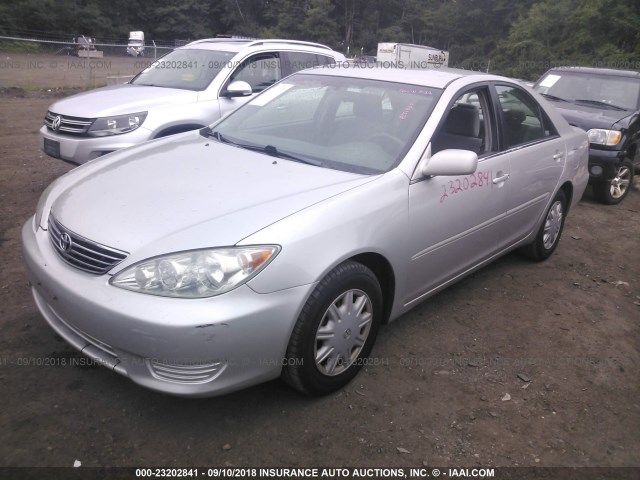4T1BE32K05U076081 - 2005 TOYOTA CAMRY LE/XLE/SE 银色 照片 2