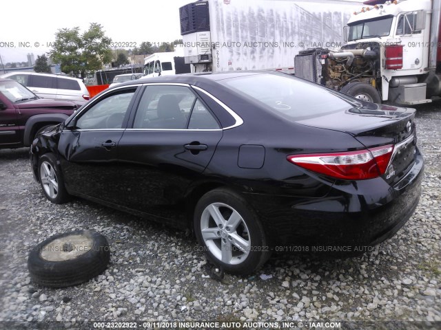 4T1BF1FK4HU384645 - 2017 TOYOTA CAMRY LE/XLE/SE/XSE 黑色 照片 3