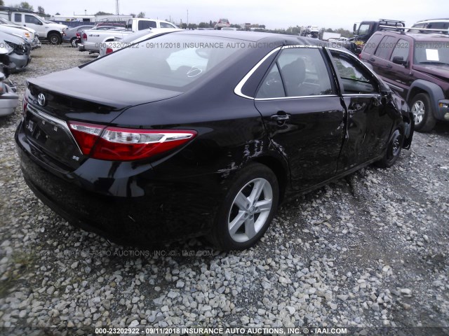 4T1BF1FK4HU384645 - 2017 TOYOTA CAMRY LE/XLE/SE/XSE 黑色 照片 4