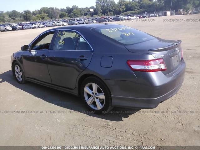 4T1BF3EK9BU677266 - 2011 TOYOTA CAMRY SE/LE/XLE 灰色 照片 3