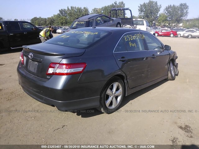 4T1BF3EK9BU677266 - 2011 TOYOTA CAMRY SE/LE/XLE 灰色 照片 4
