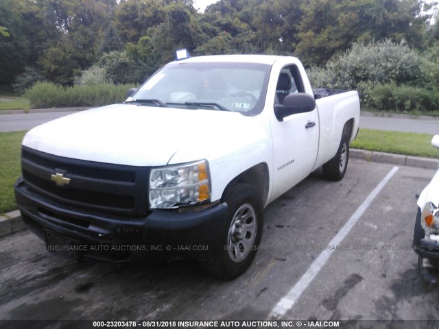 1GCPCPEX7AZ241619 - 2010 CHEVROLET SILVERADO C1500 WHITE photo 2