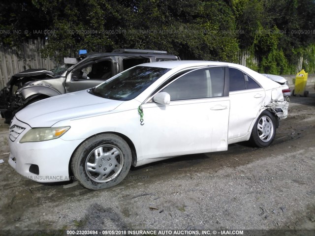 4T1BF3EK0BU692545 - 2011 TOYOTA CAMRY SE/LE/XLE თეთრი ფოტო 2
