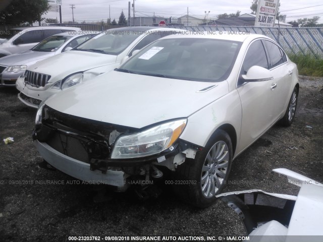 2G4GS5EV2D9175495 - 2013 BUICK REGAL PREMIUM WHITE photo 2