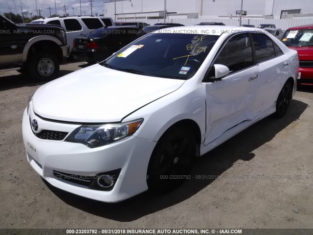 4T1BF1FKXEU405543 - 2014 TOYOTA CAMRY L/SE/LE/XLE WHITE photo 2