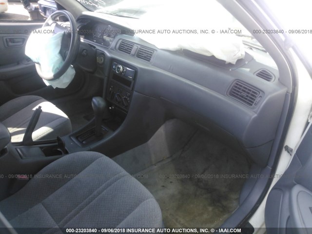 4T1BG22K4YU925816 - 2000 TOYOTA CAMRY CE/LE/XLE 白色 照片 5