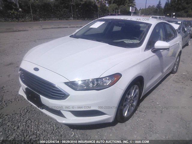 3FA6P0LU5JR172567 - 2018 FORD FUSION SE HYBRID WHITE photo 2