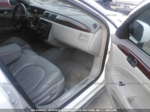 1G4HD57216U147582 - 2006 BUICK LUCERNE CXL WHITE photo 5