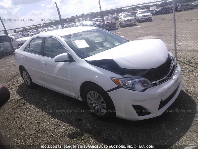 4T1BF1FKXCU167691 - 2012 TOYOTA CAMRY SE/LE/XLE 白色 照片 1