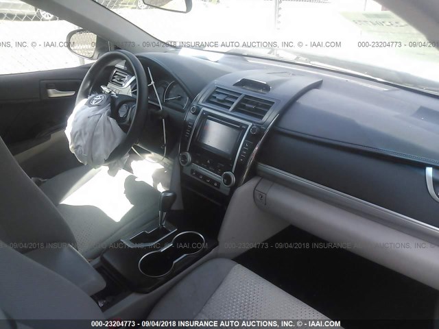 4T1BF1FKXCU167691 - 2012 TOYOTA CAMRY SE/LE/XLE 白色 照片 5