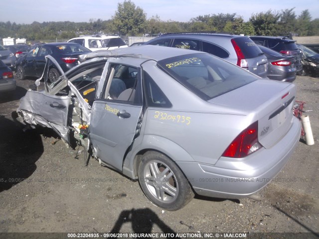 1FAFP343X4W181273 - 2004 FORD FOCUS SE COMFORT/SE SPORT SILVER photo 3