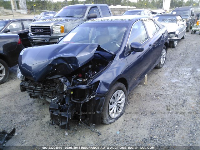 4T1BF1FK9GU505832 - 2016 TOYOTA CAMRY LE/XLE/SE/XSE BLUE photo 2