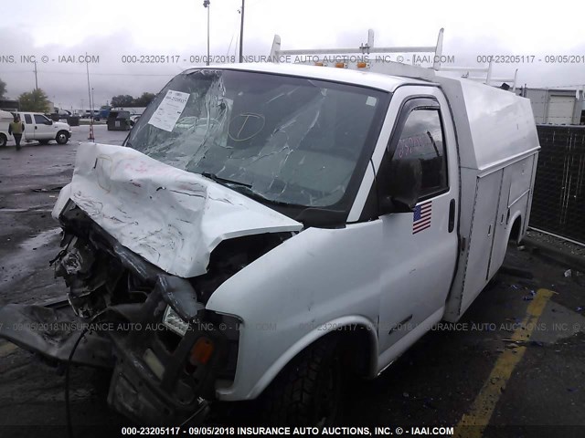 1GBHG31R411236390 - 2001 CHEVROLET EXPRESS CUTAWAY G3500 WHITE photo 2