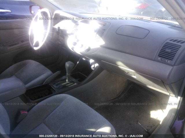 4T1BE32K12U098599 - 2002 TOYOTA CAMRY LE/XLE/SE Марун фото 5