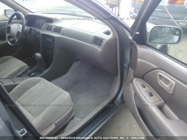 JT2BG22K810557926 - 2001 TOYOTA CAMRY CE/LE/XLE 金色 照片 5