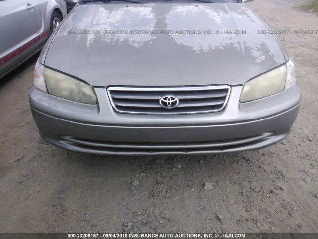 JT2BG22K810557926 - 2001 TOYOTA CAMRY CE/LE/XLE 金色 照片 6