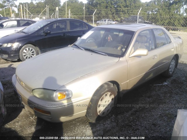 4T1BG12K5TU770518 - 1996 TOYOTA CAMRY DX/LE/XLE GOLD photo 2