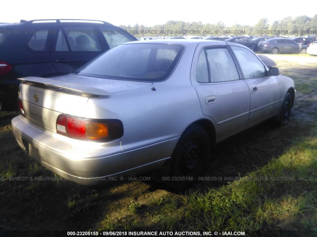 4T1BG12K5TU770518 - 1996 TOYOTA CAMRY DX/LE/XLE GOLD photo 4