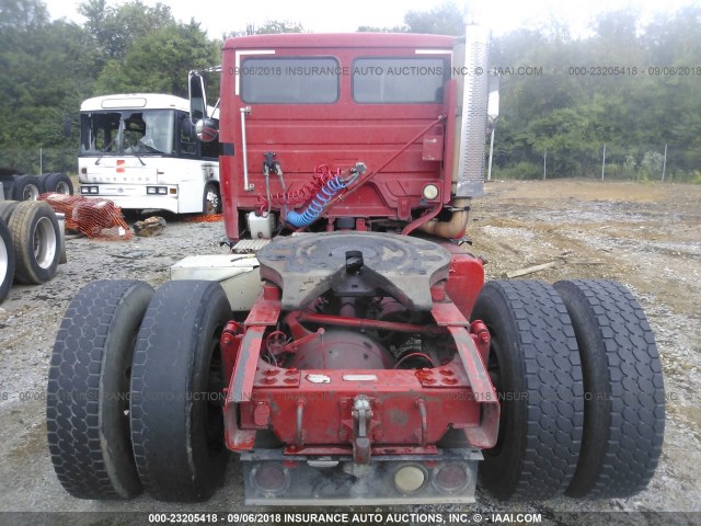 1FUWHJBA6YHG02764 - 2000 FREIGHTLINER FL70  RED photo 8