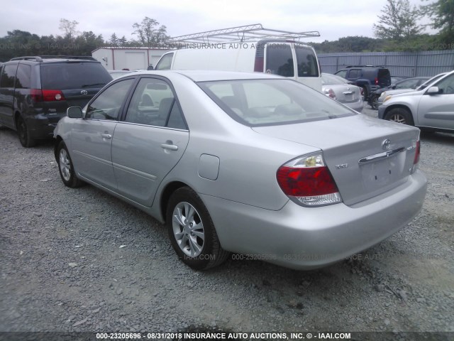 4T1BF30K95U101446 - 2005 TOYOTA CAMRY LE/XLE/SE 银色 照片 3