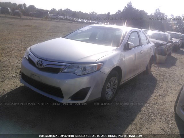 4T4BF1FK3DR283256 - 2013 TOYOTA CAMRY L/SE/LE/XLE SILVER photo 2