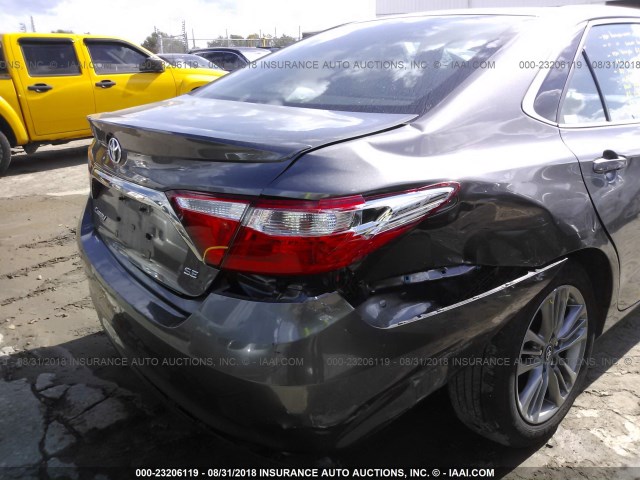 4T1BF1FK7HU387541 - 2017 TOYOTA CAMRY LE/XLE/SE/XSE GRAY photo 6