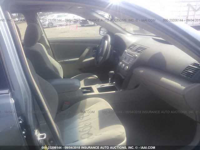 4T1BE46KX9U906345 - 2009 TOYOTA CAMRY SE/LE/XLE ღია ლურჯი ფოტო 5