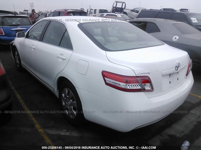 4T4BF3EK3BR215646 - 2011 TOYOTA CAMRY SE/LE/XLE WHITE photo 3