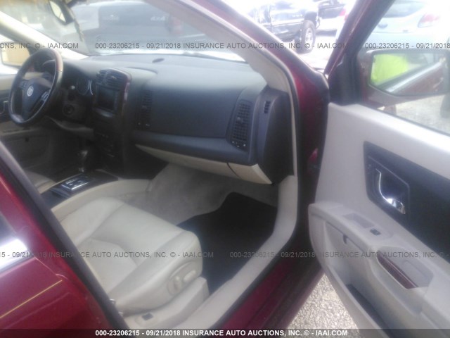 1GYEE63A650210361 - 2005 CADILLAC SRX RED photo 5