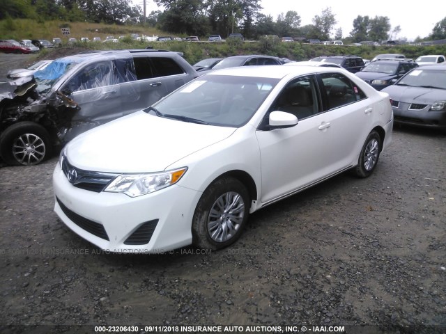 4T1BF1FK5CU530348 - 2012 TOYOTA CAMRY SE/LE/XLE 白色 照片 2
